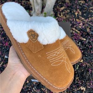Ariat Women’s Jackie Square Toe Slippers